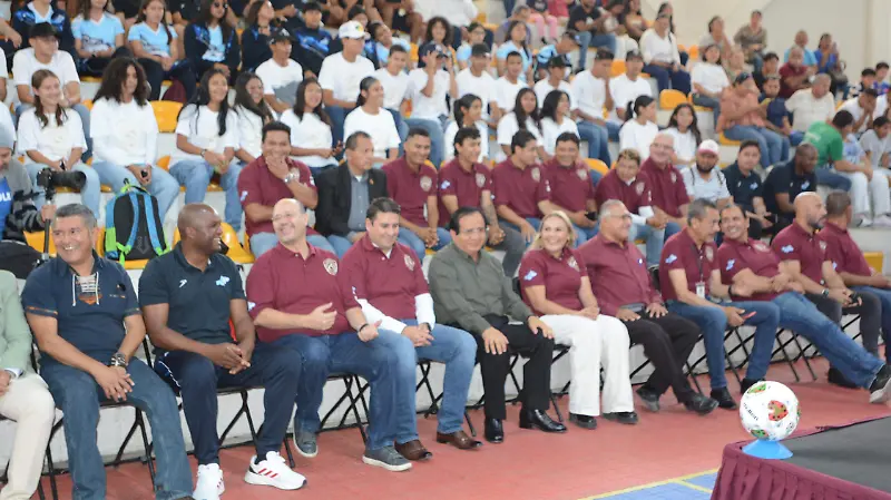 La presentación se realizó en la deportiva MAV. 